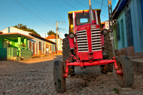 Tractor-in-Trinidad-Cuba-020